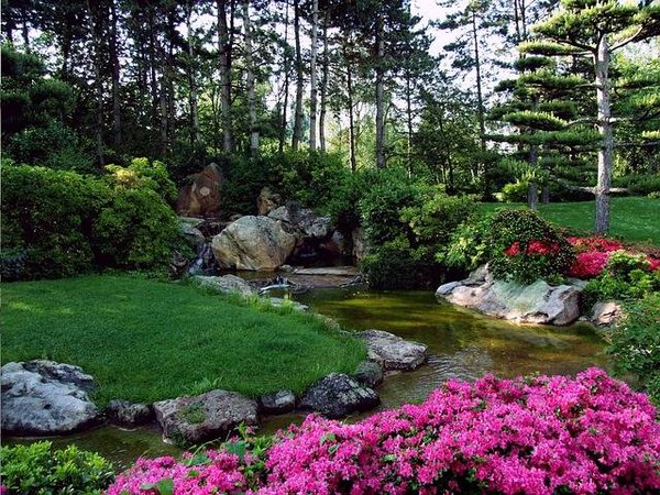 Comment aménager un jardin sur une pente